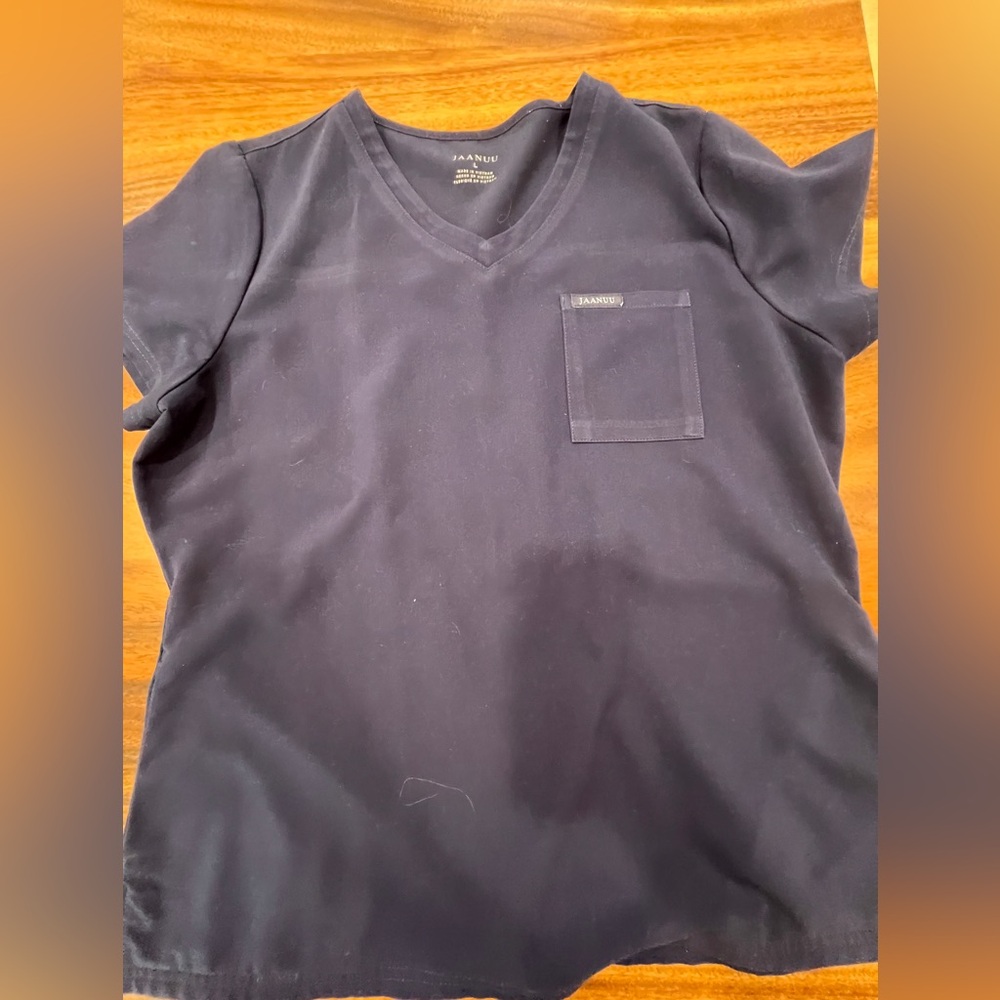 Jaanuu large navy scrub top